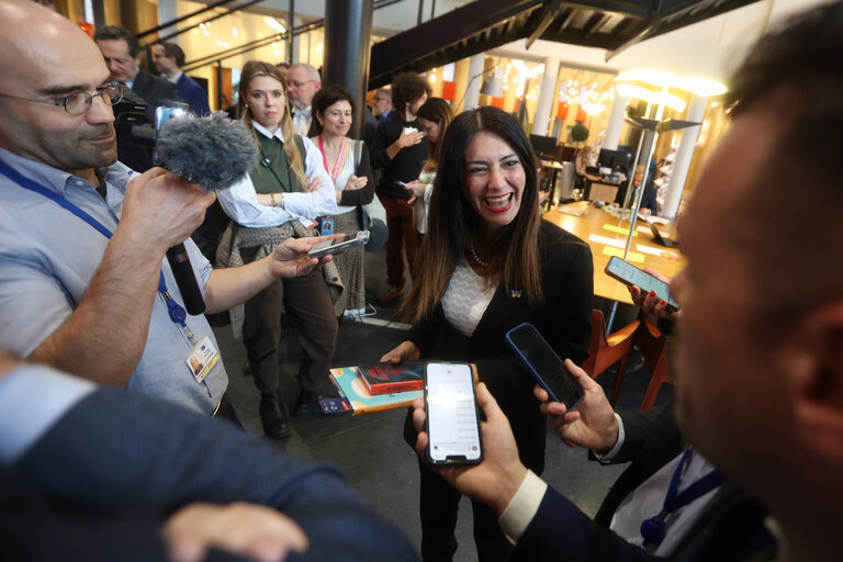 Valokuva 5: Opening of the Victoria Amelina Reading Space