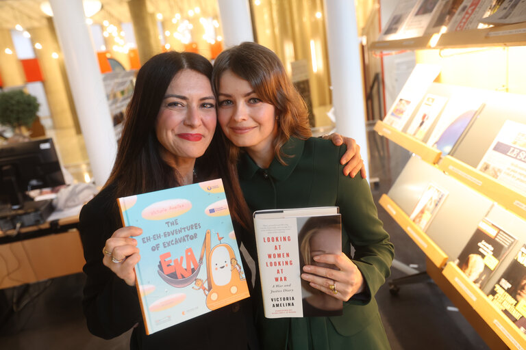 Fotografi 7: Opening of the Victoria Amelina Reading Space