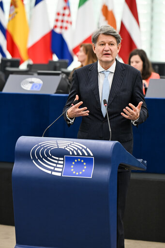 Photo 34 : EP Plenary session - White paper on the future of European defence