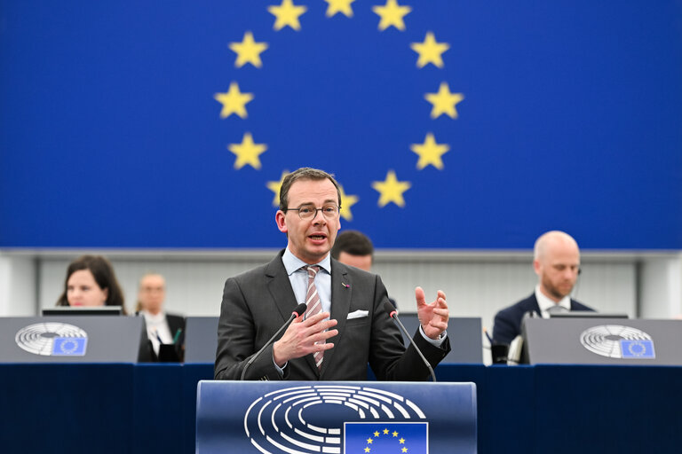 Photo 28 : EP Plenary session - White paper on the future of European defence