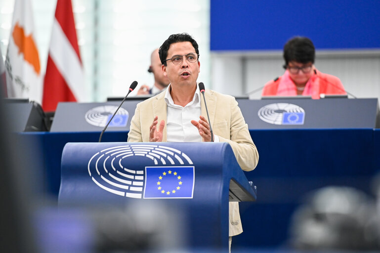 Photo 25: EP Plenary session - Deteriorating situation in Gaza following the non-extension of the ceasefire