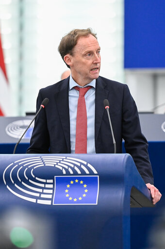 Photo 26: EP Plenary session - Deteriorating situation in Gaza following the non-extension of the ceasefire