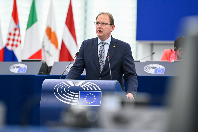 Photo 29: EP Plenary session - Deteriorating situation in Gaza following the non-extension of the ceasefire