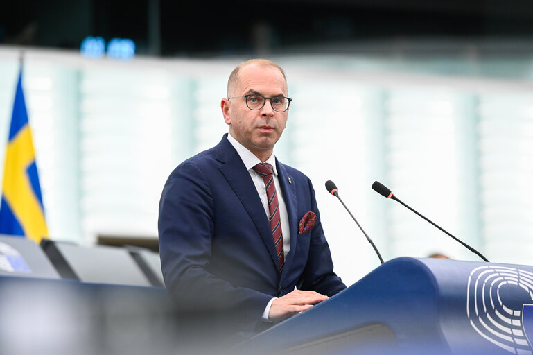 Fotogrāfija 36: EP Plenary session - Deteriorating situation in Gaza following the non-extension of the ceasefire