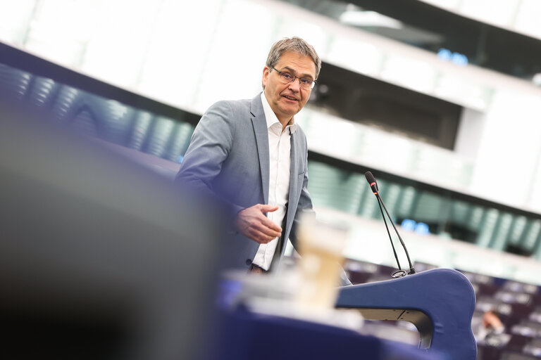 Fotografi 12: EP Plenary session - Action Plan for the Automotive Industry