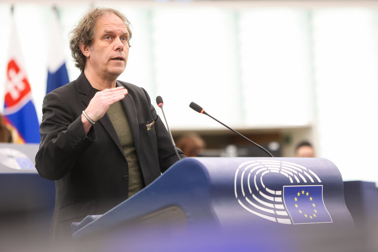 Fotogrāfija 20: EP Plenary session - Action Plan for the Automotive Industry