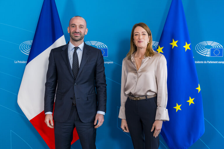 Fotografia 1: Roberta METSOLA, EP President meets with Benjamin HADDAD, French Minister delegate for Europe