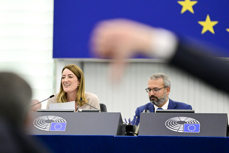 Photo 3: EP Plenary session - Voting session