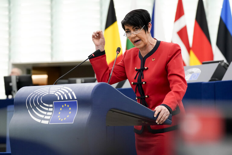 Fotografi 1: EP Plenary session - 100 days of the new Commission – Delivering on Defence, Competitiveness, Simplification and Migration as our priorities