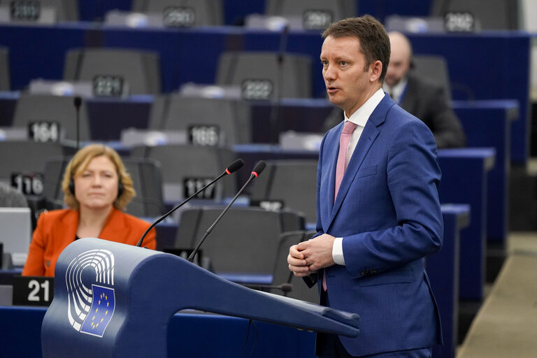 Fotografie 48: EP Plenary session - 100 days of the new Commission – Delivering on Defence, Competitiveness, Simplification and Migration as our priorities