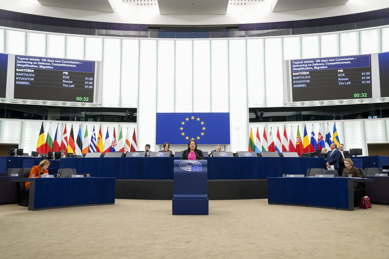 Fotografie 33: EP Plenary session - 100 days of the new Commission – Delivering on Defence, Competitiveness, Simplification and Migration as our priorities