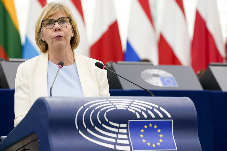 Fotografie 36: EP Plenary session - 100 days of the new Commission – Delivering on Defence, Competitiveness, Simplification and Migration as our priorities