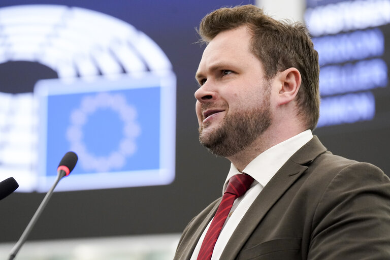 Fotografie 25: EP Plenary session - 100 days of the new Commission – Delivering on Defence, Competitiveness, Simplification and Migration as our priorities