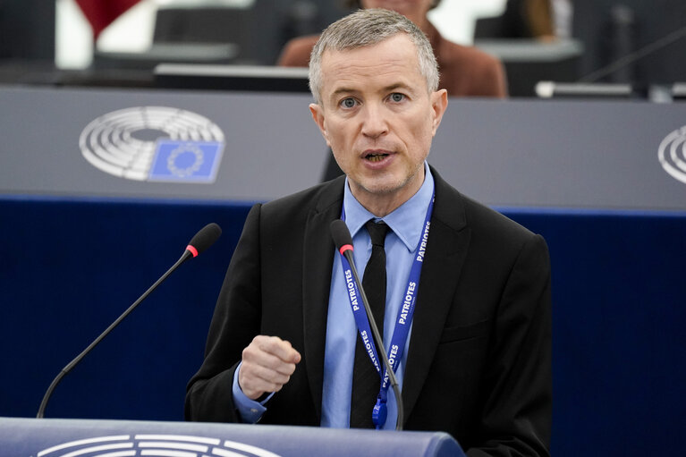 Photo 3: EP Plenary session - 100 days of the new Commission – Delivering on Defence, Competitiveness, Simplification and Migration as our priorities