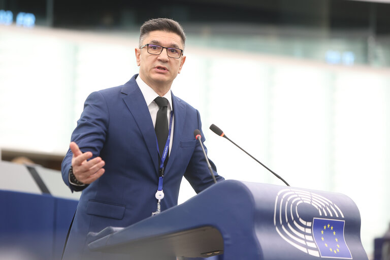 Снимка 24: EP Plenary session - Union of Skills: striving for more and better opportunities to study, train or work in the EU and to bring our talents back home