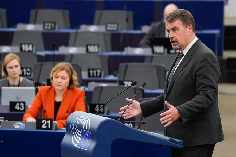 Valokuva 4: EP Plenary session - 100 days of the new Commission – Delivering on Defence, Competitiveness, Simplification and Migration as our priorities