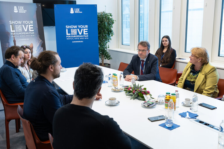 Fotografie 16: LUX European Audience Film Award 2025 - MEPs meet with the team of Flow movie