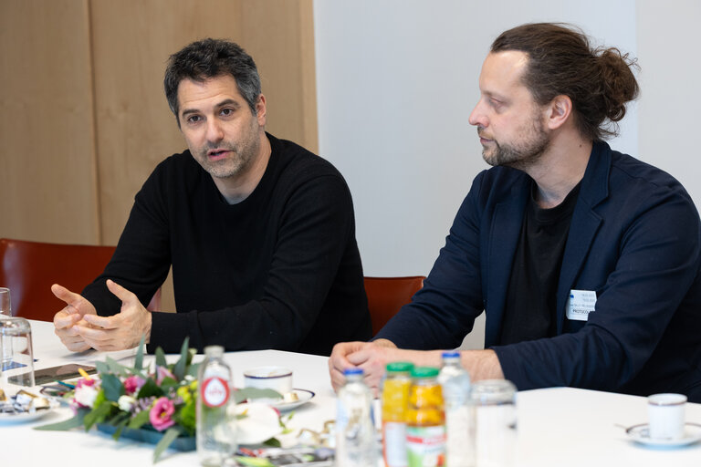 Fotografie 3: LUX European Audience Film Award 2025 - MEPs meet with the team of Flow movie