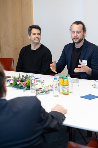 Fotografie 4: LUX European Audience Film Award 2025 - MEPs meet with the team of Flow movie