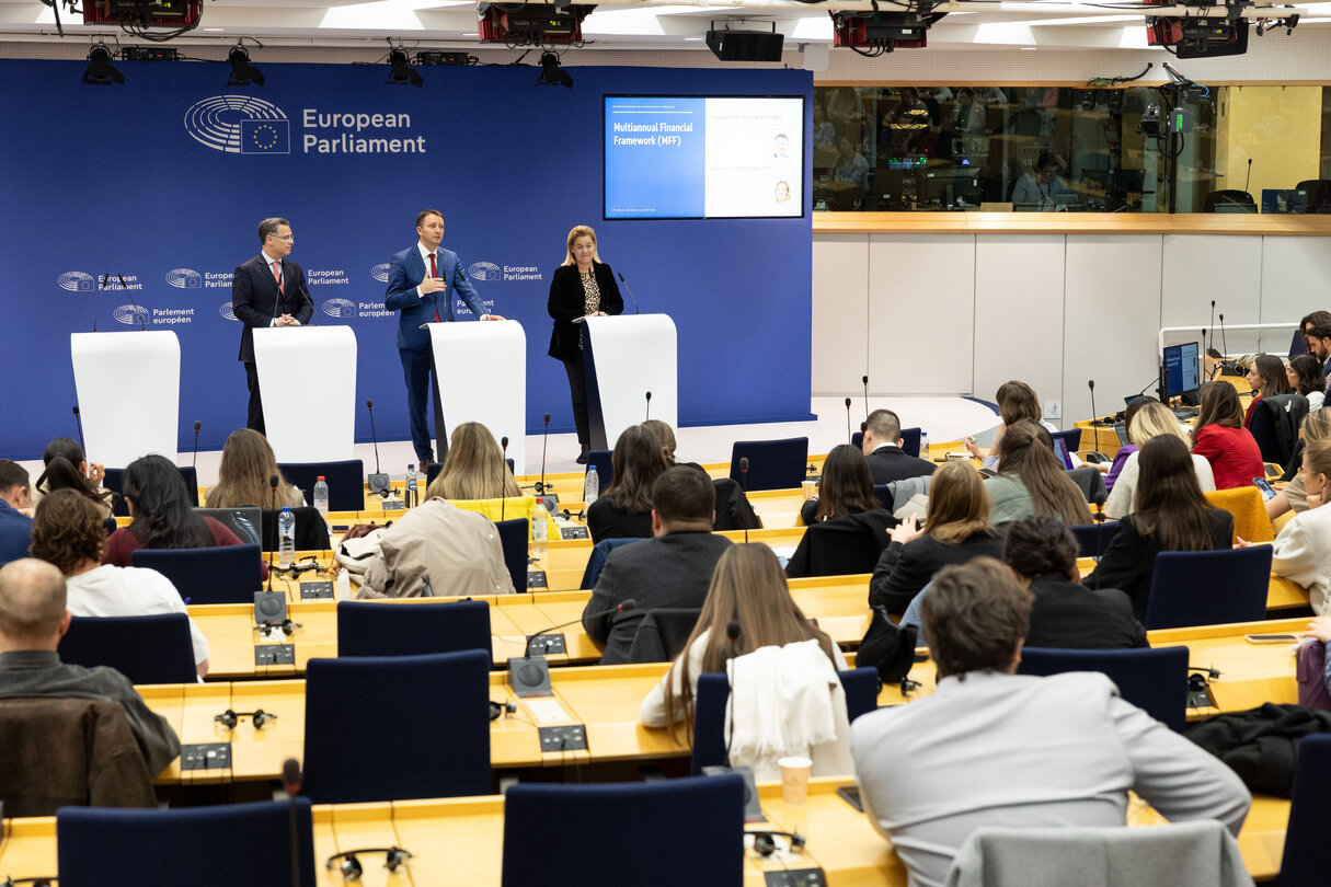 Training Programme for Young European Journalists - Press point: Discussion with MEPs about the Multiannual Financial Framework (MFF)