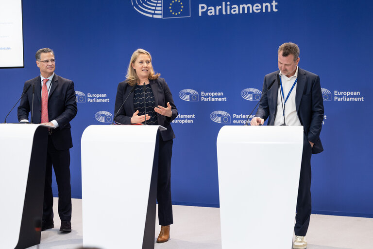 Foto 12: Training Programme for Young European Journalists - Press point: Discussion with MEPs about the Multiannual Financial Framework (MFF)