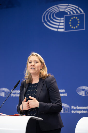Foto 16: Training Programme for Young European Journalists - Press point: Discussion with MEPs about the Multiannual Financial Framework (MFF)