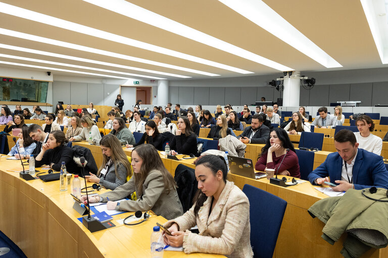 Training Programme for Young European Journalists - Press point: Discussion with MEPs about the Multiannual Financial Framework (MFF)