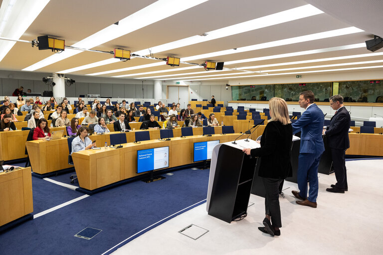 Training Programme for Young European Journalists - Press point: Discussion with MEPs about the Multiannual Financial Framework (MFF)