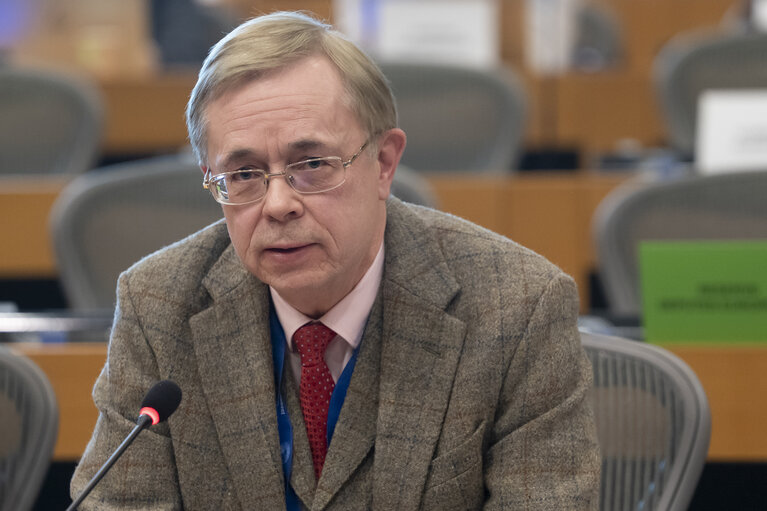 Valokuva 2: SEDE - Sauli Niinistö, Former President of Finland and Special Adviser to the President of the European Commission: presentation of the Report on Strengthening Europe’s civil and military preparedness and readiness