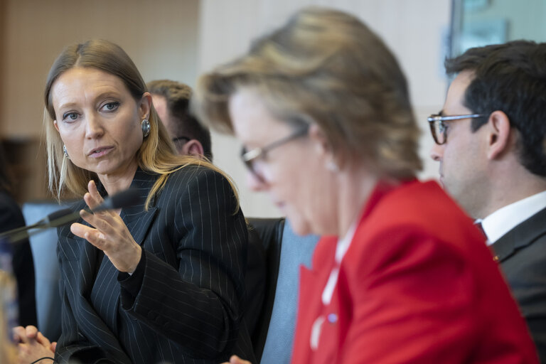Fotografie 2: ECON - Exchange of views with the Executive Vice-President Stéphane Séjourné and the Commissioner Maria Luís Albuquerque on the Competitive Compass and on the Savings and Investments Union