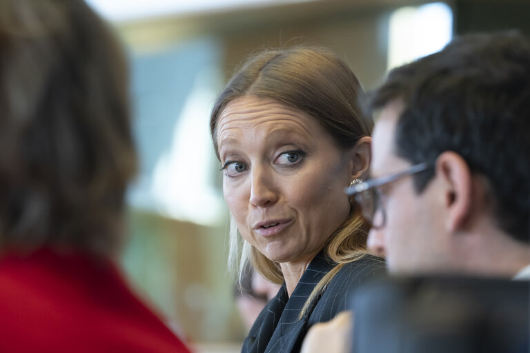 Fotografie 3: ECON - Exchange of views with the Executive Vice-President Stéphane Séjourné and the Commissioner Maria Luís Albuquerque on the Competitive Compass and on the Savings and Investments Union
