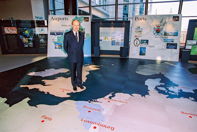 Andrew DUFF in the EP in Brussels