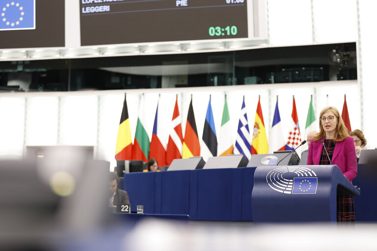 Φωτογραφία 38: EP Plenary session - Need to ensure democratic pluralism, strengthen integrity, transparency and anti-corruption policies in the EU