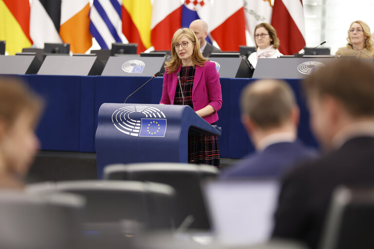 Φωτογραφία 41: EP Plenary session - Need to ensure democratic pluralism, strengthen integrity, transparency and anti-corruption policies in the EU
