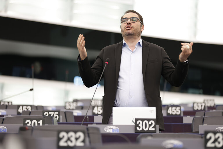 Φωτογραφία 25: EP Plenary session - Need to ensure democratic pluralism, strengthen integrity, transparency and anti-corruption policies in the EU