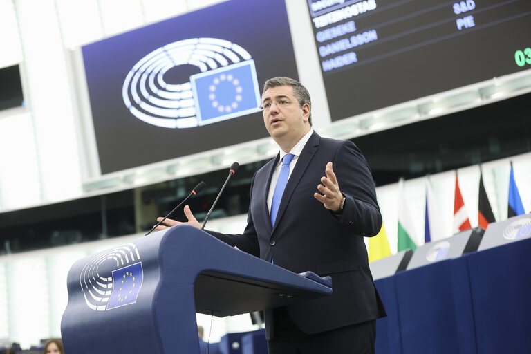 Fotografija 1: EP Plenary session - The importance of trans-European transport infrastructure in times of stalling economic growth and major threats to Europe’s security