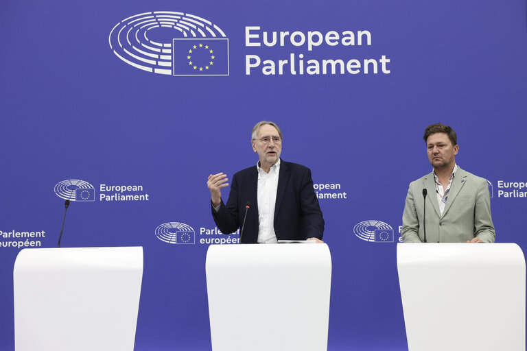 Foto 2: Press conference on International Trade, on New tariffs imposed by Trump administration