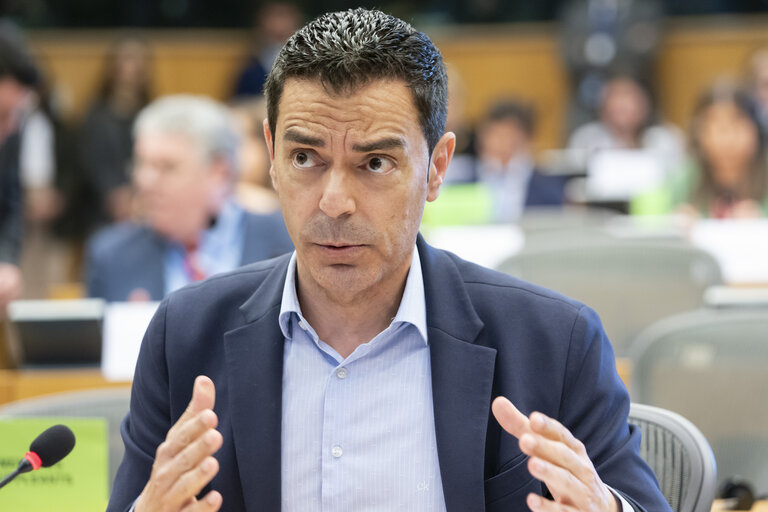 REGI - Presentation of the legislative proposal on Mid-term review of cohesion policy by Commissioner Fitto