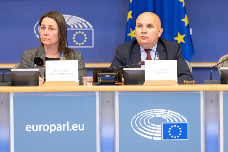 Fotografie 17: JURI - Exchange of views on the Recommendation on measures to combat counterfeiting and enhance the enforcement of intellectual property rights and the Recommendation on combating online piracy of sports and other live events