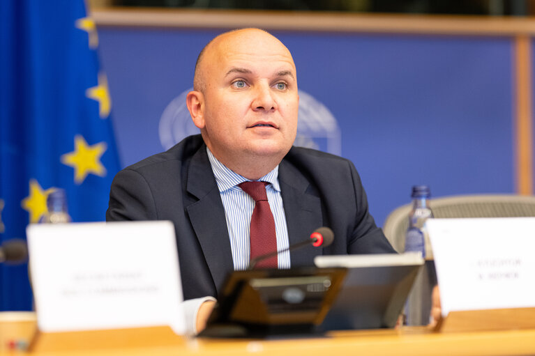 Fotografie 16: JURI - Exchange of views on the Recommendation on measures to combat counterfeiting and enhance the enforcement of intellectual property rights and the Recommendation on combating online piracy of sports and other live events