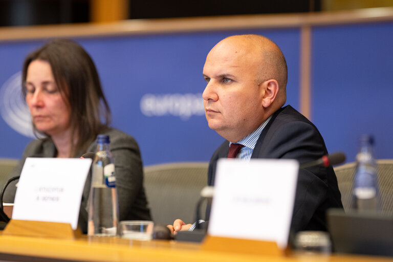 Fotografie 7: JURI - Exchange of views on the Recommendation on measures to combat counterfeiting and enhance the enforcement of intellectual property rights and the Recommendation on combating online piracy of sports and other live events