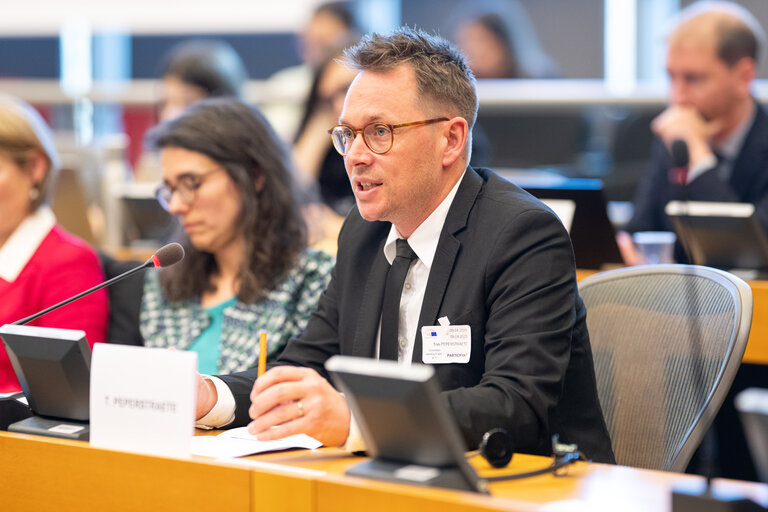 Fotografie 9: JURI - Exchange of views on the Recommendation on measures to combat counterfeiting and enhance the enforcement of intellectual property rights and the Recommendation on combating online piracy of sports and other live events