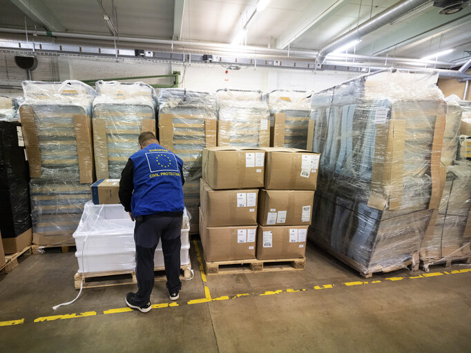 Foto 16: EU Preparedness Union Strategy - Visit to the Swedish Civil Contingencies Agency and the RescEU warehouse to examine the medical stockpile and emergency shelters