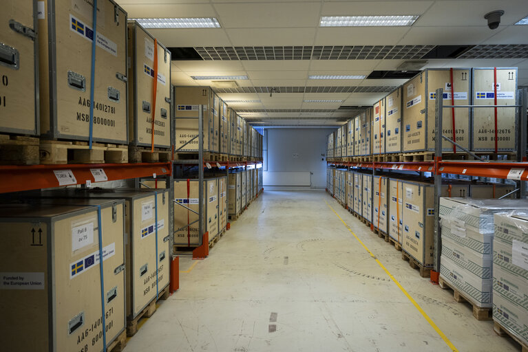 Foto 2: EU Preparedness Union Strategy - Visit to the Swedish Civil Contingencies Agency and the RescEU warehouse to examine the medical stockpile and emergency shelters