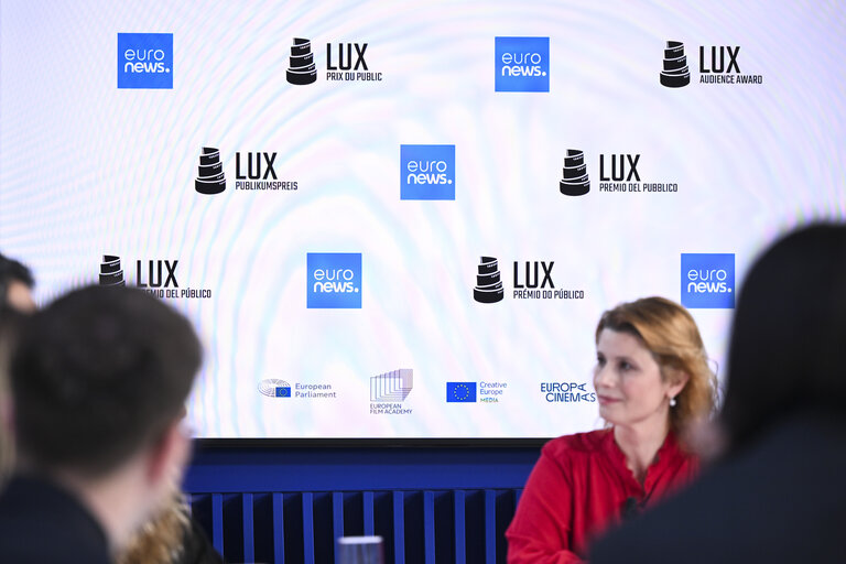Valokuva 1: LUX Audience Award 2025 - Exchanges among film representatives by Euronews