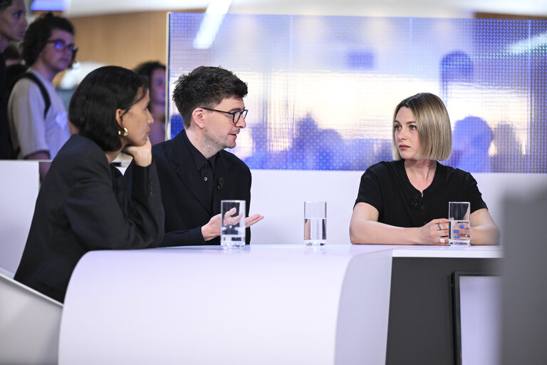 Valokuva 6: LUX Audience Award 2025 - Exchanges among film representatives by Euronews