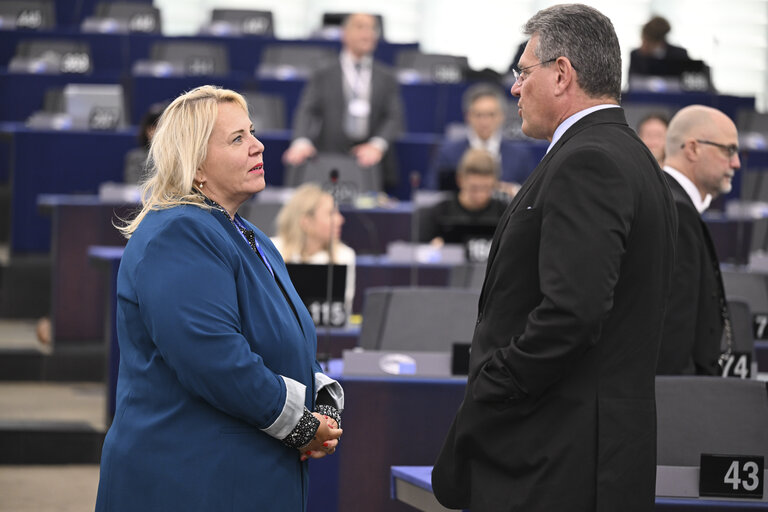 Fotografie 32: EP Plenary session - Resumption of session and order of business