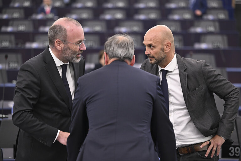 Fotografie 31: EP Plenary session - Resumption of session and order of business