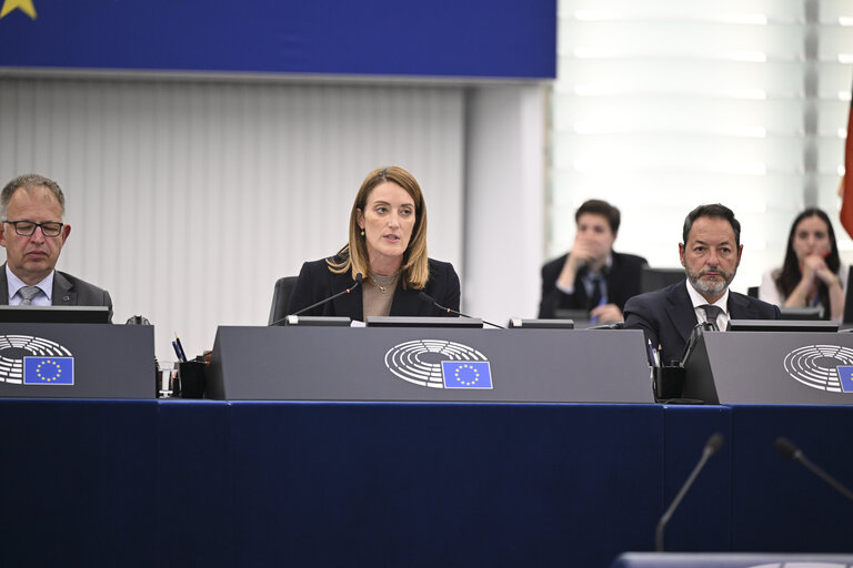 Fotografie 23: EP Plenary session - Resumption of session and order of business