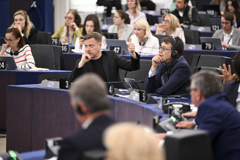 Fotografie 2: EP Plenary session - Resumption of session and order of business